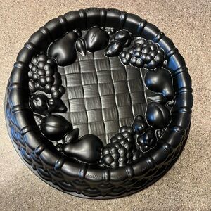 Nordic Ware Marianne fruit and basket weave pan